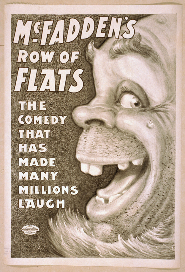 Plakat einer lachenden Person mit wilden Haaren, weit aufgerissenen Augen und einem breiten Grinsen auf einem hellgelben Hintergrund mit der Aufschrift "McFadden's Row of Flats: Die Komödie, die viele Millionen zum Lachen gebracht hat."