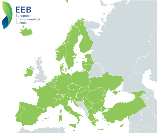 Eine Karte von Europa mit verschiedenen Grüntönen, um unterschiedliche Regionen anzuzeigen, und dem Logo des Europäischen Umweltbüros in der linken oberen Ecke.