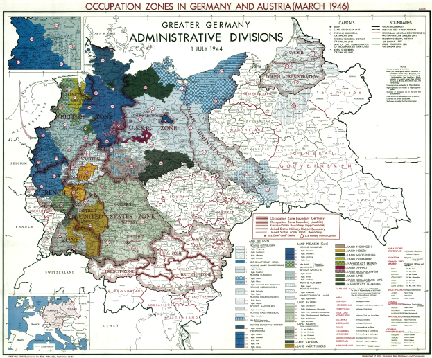 Eine Karte von Deutschland und Österreich während des Zweiten Weltkriegs, die verschiedene Besatzungszonen in unterschiedlichen Farben zeigt.