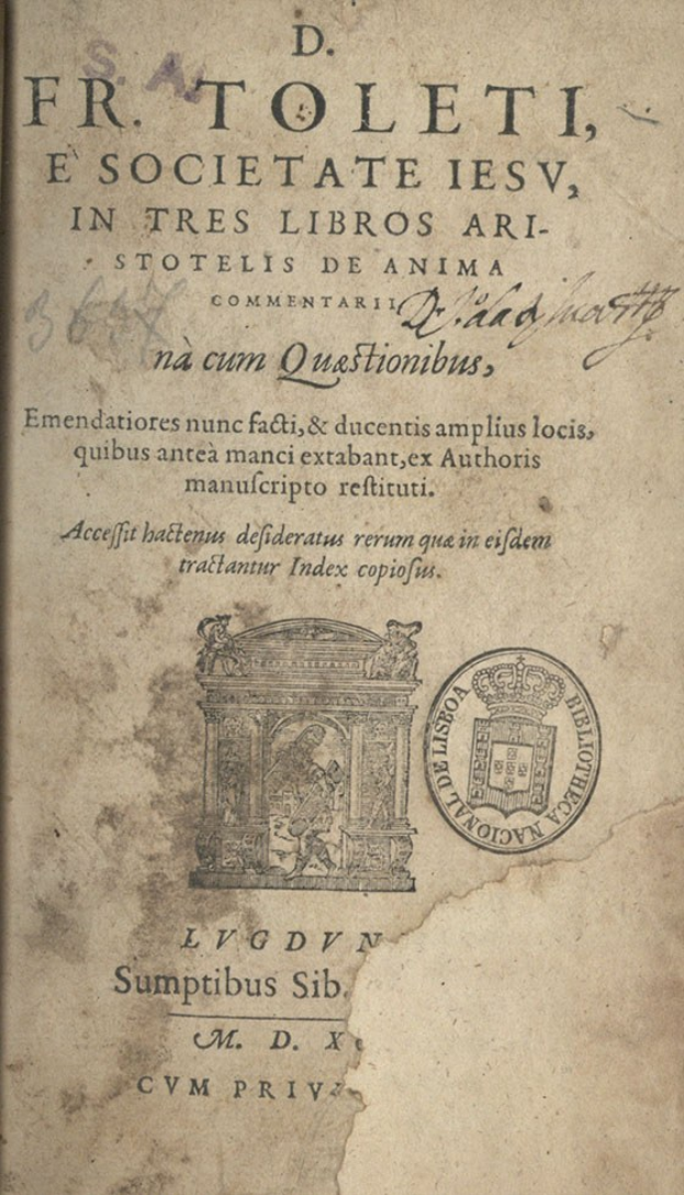 Ein altes Buch mit Text und einer Illustration, das ein altes Siegel auf seinem Cover trägt.