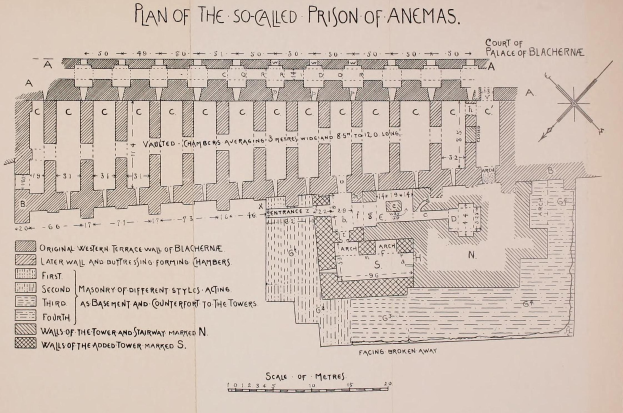 Ausführlicher architektonischer Plan des Anemas-Gefängnisses, der Räume, Korridore, Fenster und Türen auf Papier zeigt.