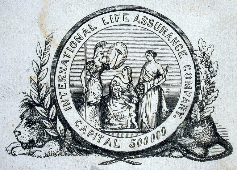 Schwarze und weiße Zeichnung des Logos der International Life Assurance Company mit Menschen, die Gegenstände halten, umgeben von Blättern und Text.