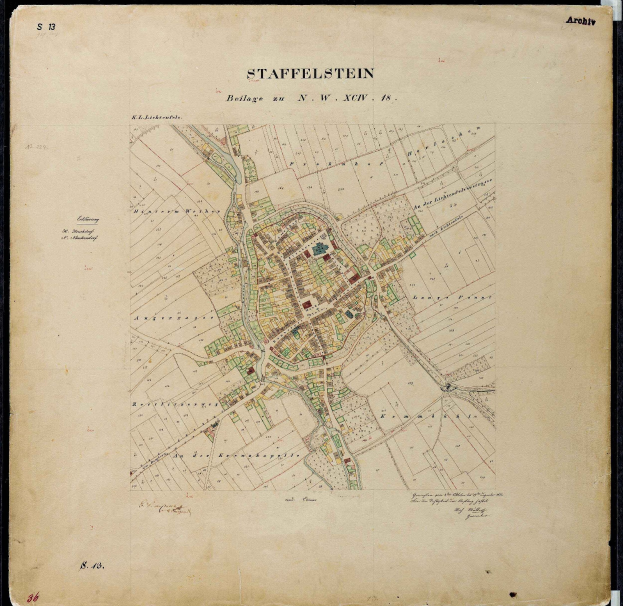 Detailiertes altes Stadtplan von Staffelstein, Deutschland, auf einem schwarzen Hintergrund, der Straßen, Gebäude und Sehenswürdigkeiten zeigt.