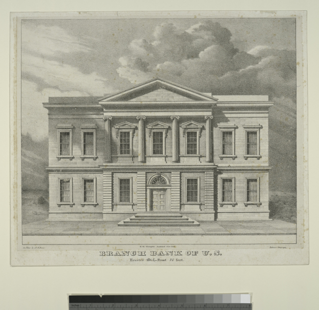 Eine Schwarz-Weiß-Zeichnung eines Gebäudes mit Fenstern, einer Tür, Treppen und einem bewölkten Himmel, mit dem Text "Filialbank der USA" unten.