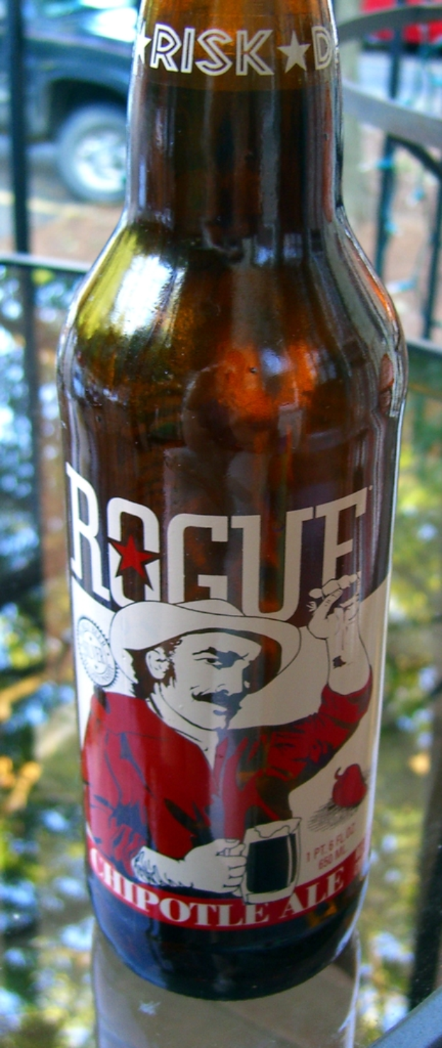 Eine Flasche kühles Getränk mit der Aufschrift 'RISK' oben drauf, mit einem Bild eines Mannes in rotem Hemd und Hut.