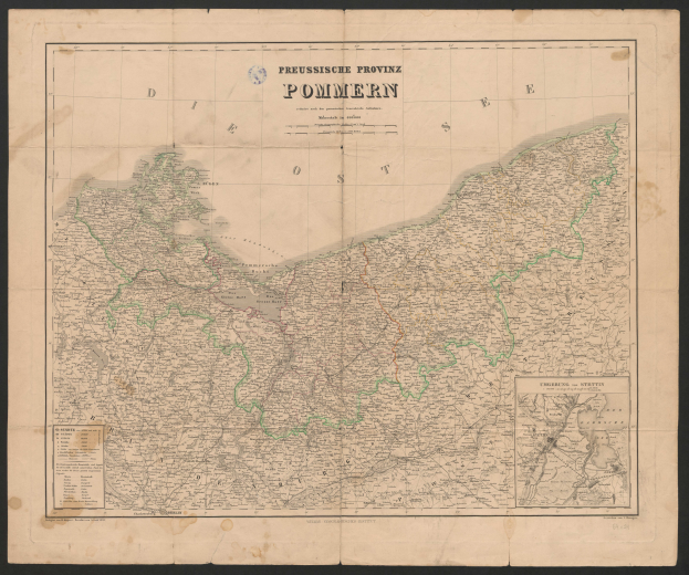 Eine alte Karte der Provinzen Pommerns auf schwarzem Hintergrund, die Städte, Ortschaften und geografische Merkmale mit beschrifteten Namen und Gewässern zeigt.