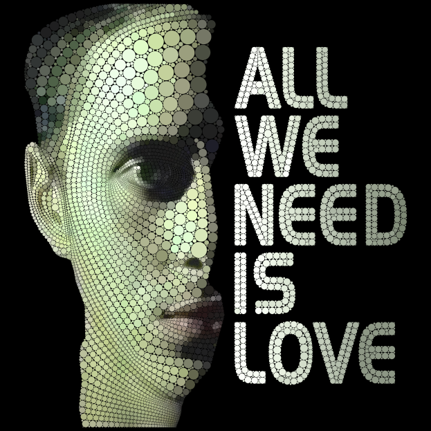 Ein Gesicht mit den Worten "alles was wir brauchen ist liebe" darauf vor einem dunklen Hintergrund.