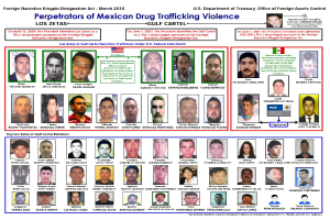 Plakat mit dem Titel "Töter von mexikanischer Drogengewalt" mit Fotos von verschiedenen Personen mit ernsten Gesichtsausdrücken vor einem hellblauen Hintergrund.