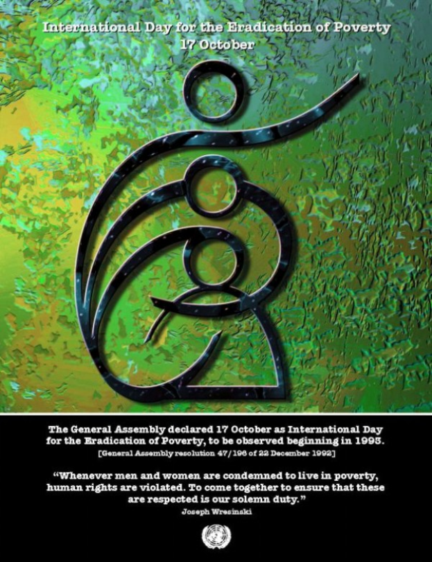 Ein Plakat mit einem hellblauen Hintergrund und weißem Rand, das ein Logo einer Hand in einem Kreis umgeben von Blättern und den Text 'Internationaler Tag' in fetter weißer Schrift zeigt.