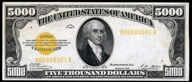 Ein schwarzer Hintergrund mit einem US-Fünfausend-Dollar-Schein mit einem Porträt von George Washington und der Aufschrift "Fünfausend Dollar" in fetter Schrift.