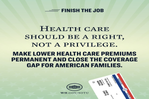 Plakat mit dem Text "Beende die Arbeit: Gesundheit soll ein Recht sein, nicht ein Privileg" und einer Karte, auf der steht "Mache niedrigere Gesundheitskosten permanent und schließe die Versorgungslücke für amerikanische Familien."